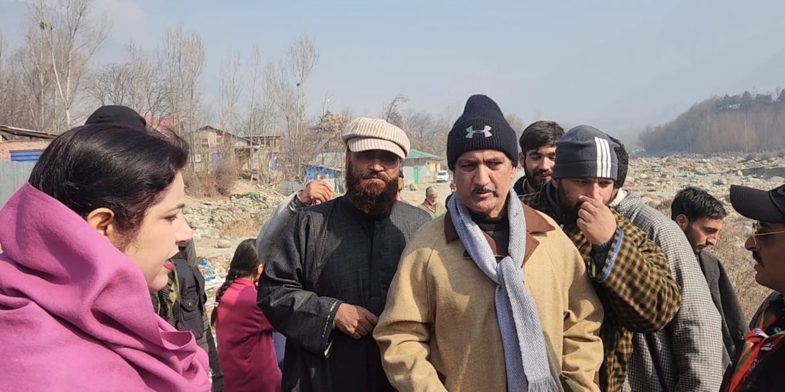 BJP Unit Ganderbal Advocates for Basic Amenities in Chakk-e-Prang Kangan, District President Mohammad Amin Shah appeals LG and District Administration.