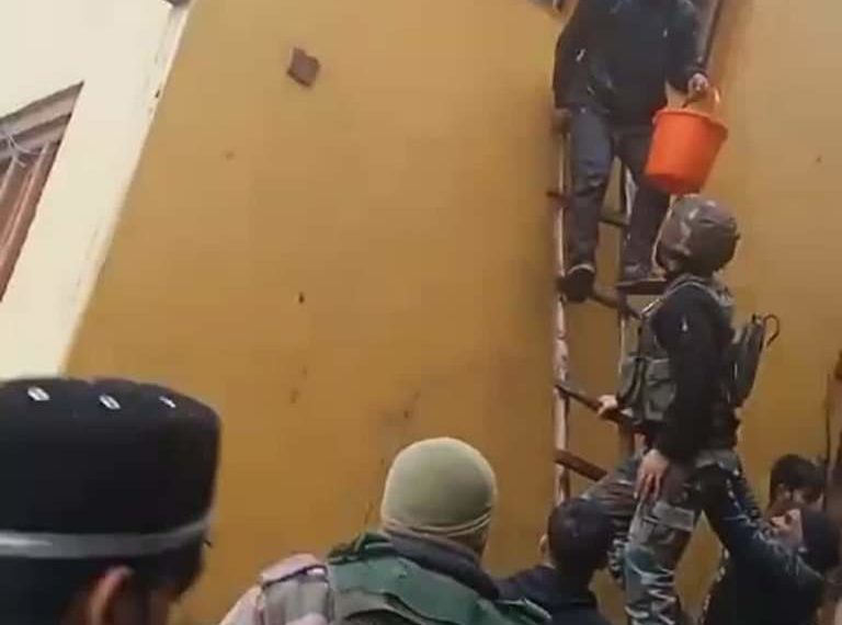 Indian Army To The Rescue of Villagers