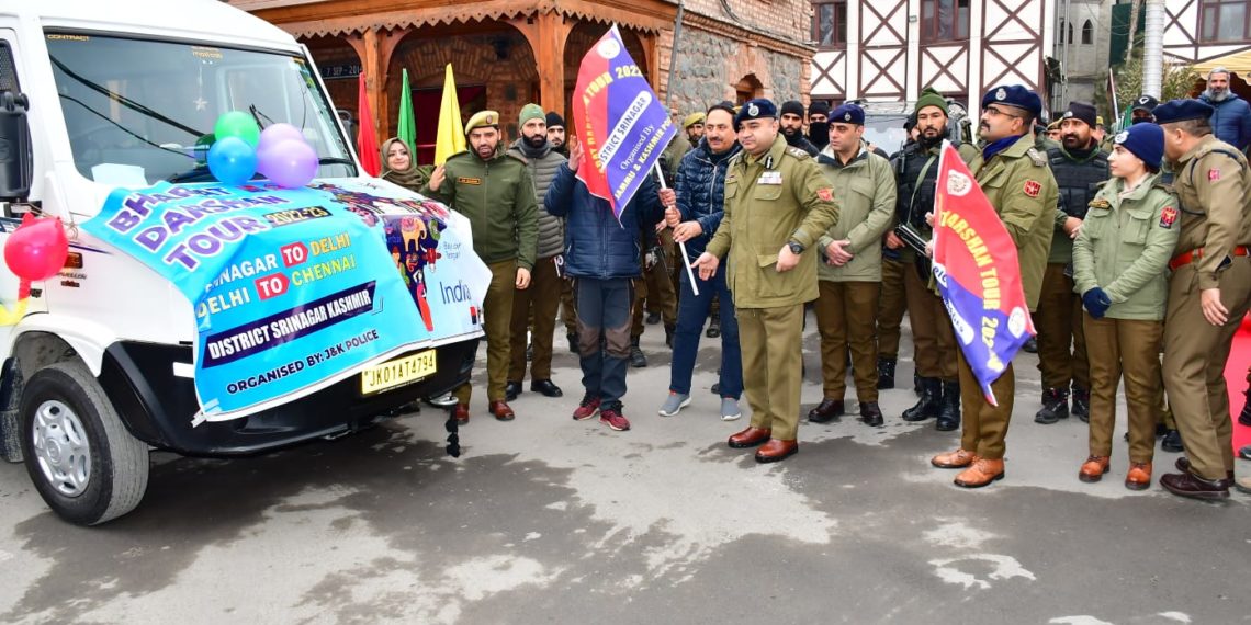IGP Kashmir flags off 1st batch of students for Bharat Darshan Tour