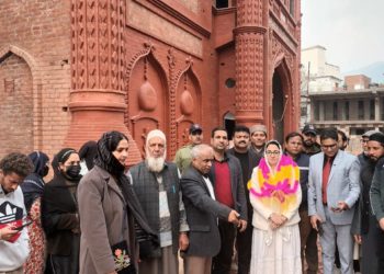 Dr Darakhshan Andrabi tours Jamia Masjid Complexes at Udhampur & Ramban, inspects Waqf properties