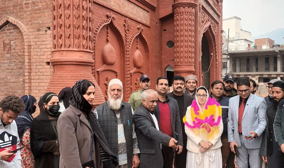 Dr Darakhshan Andrabi tours Jamia Masjid Complexes at Udhampur & Ramban, inspects Waqf properties