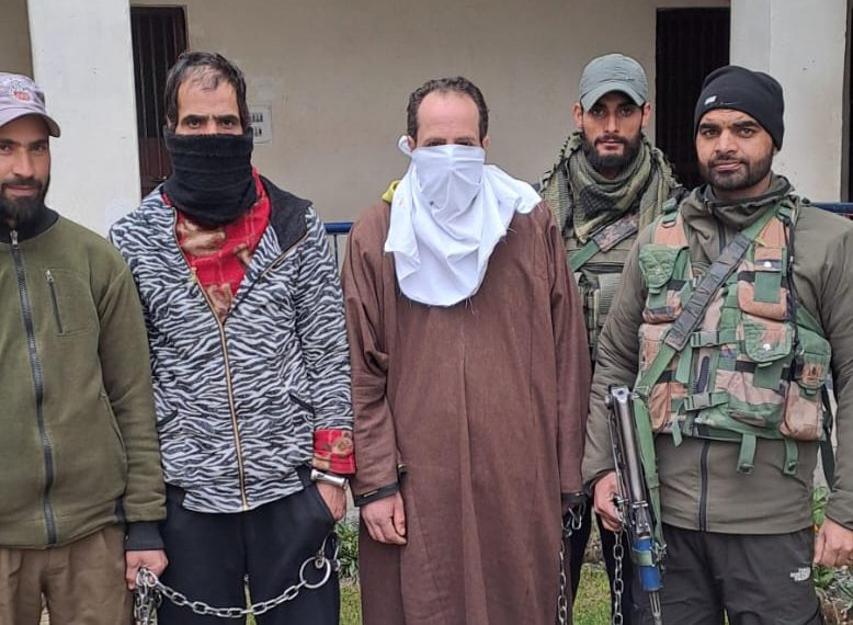 Police arrests 2 drug peddlers in Anantnag, huge consignment of contraband substances recovered