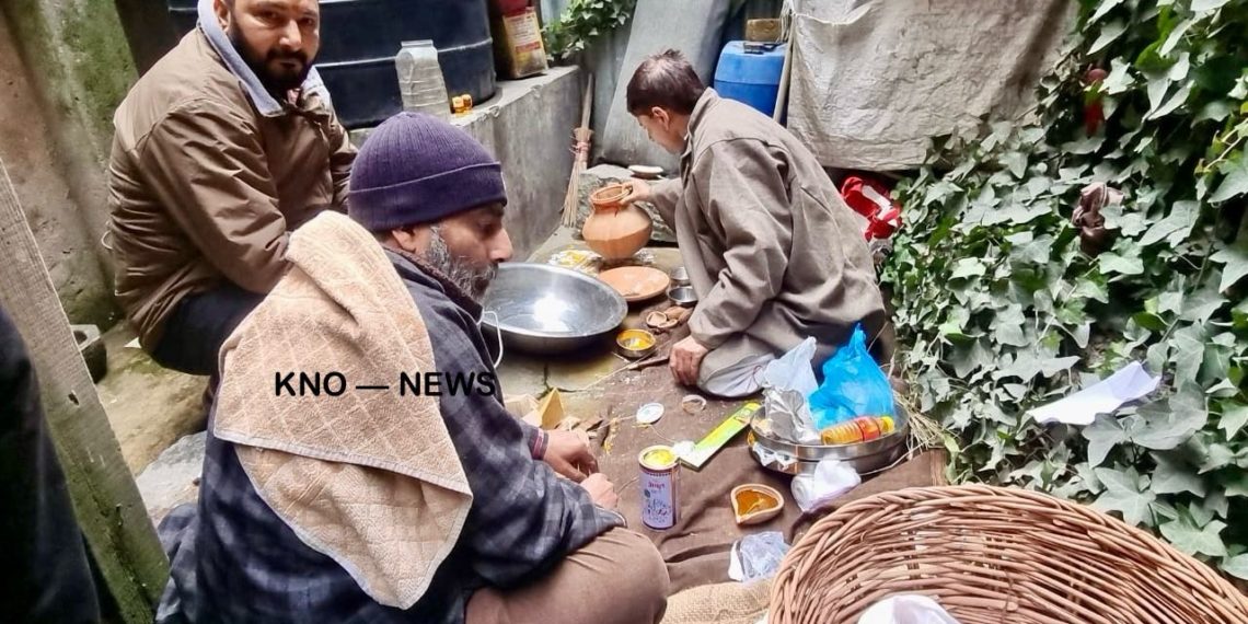 Muslims help perform last rites of Kashmiri Pandit in Srinagar