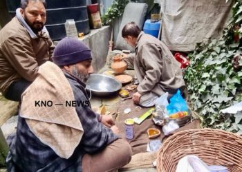 Muslims help perform last rites of Kashmiri Pandit in Srinagar