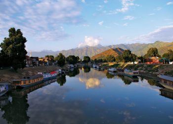 Jhelum River Hits Historic Lows in Kashmir: Sangam and Asham Reach All-Time Minimum Levels