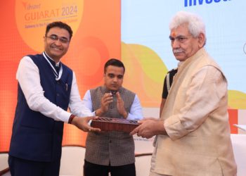 Lt Governor attends special session on ‘Investment opportunities in J&K’ at Vibrant Gujarat Global Summit