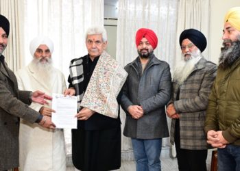 J&K Sikh Coordination Committee led by Shriman Mahant Manjit Singh calls on Lt Governor