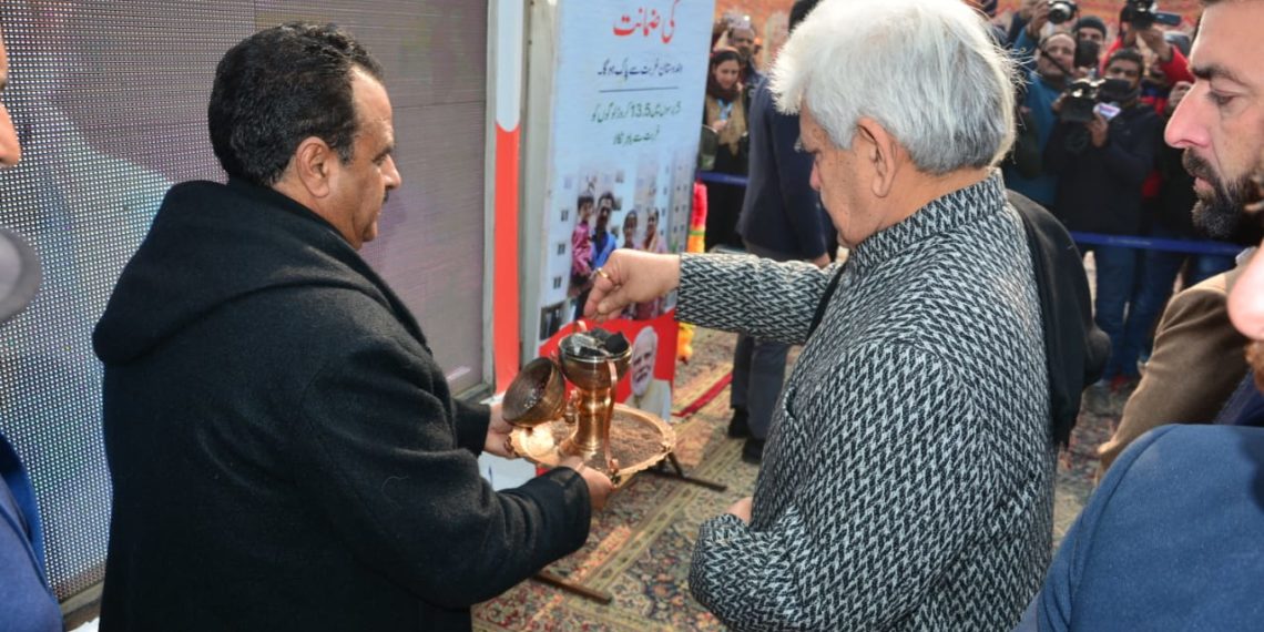 Lt Governor joins Viksit Bharat Sankalp Yatra in Srinagar