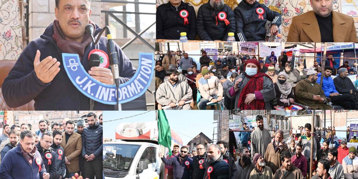 Controller, LMD visits Kachdora, Shopian; chairs VBSY Function