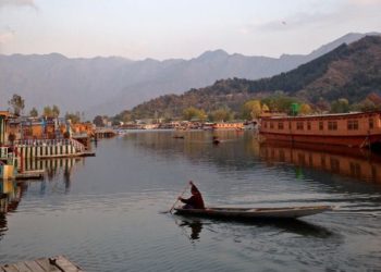 Temp drops In Kashmir, Srinagar records minus 4.6°C