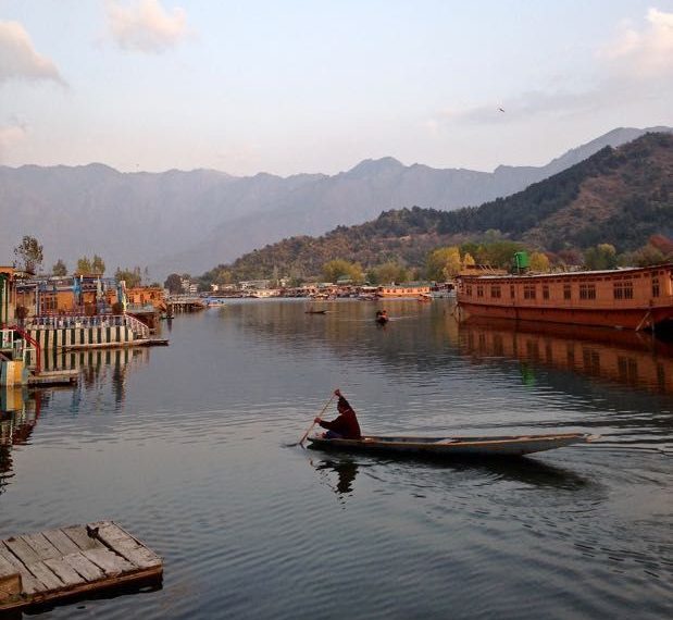 Temp drops In Kashmir, Srinagar records minus 4.6°C