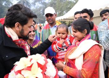 Union Minister Shri Anurag Thakur felicitates over 450 special invitees to Republic Day