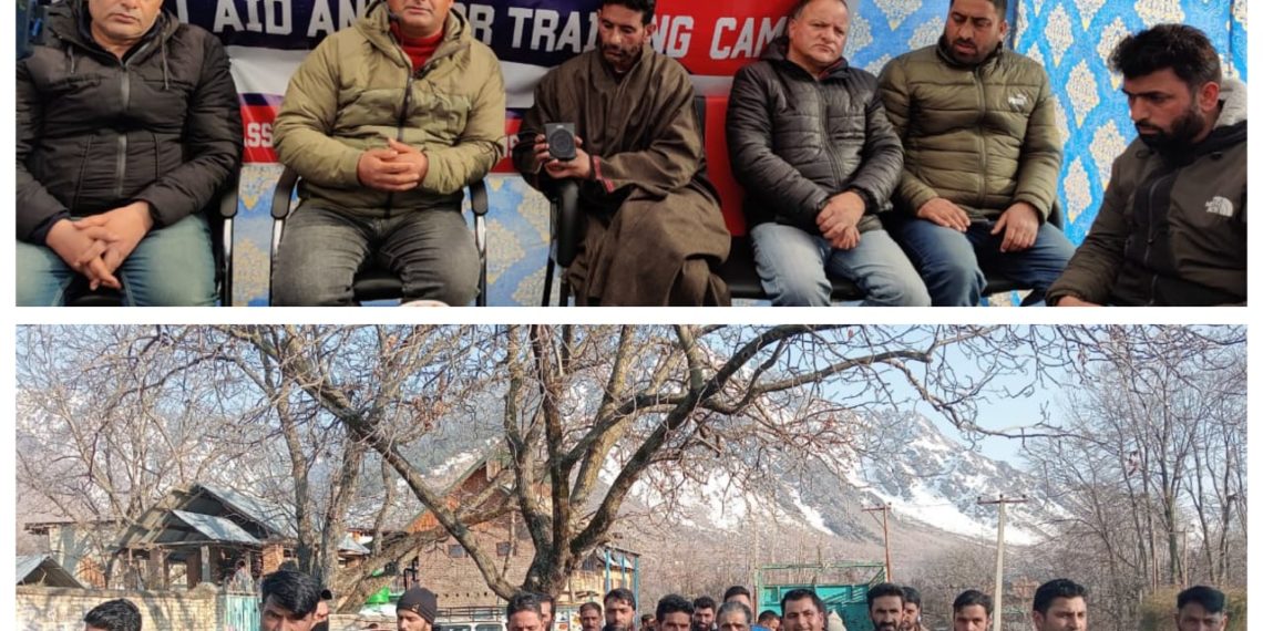 ARTO, Anantnag visits Khiram Dargah, reviews transport facilities to devotees