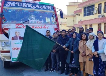 Chairperson DDC Ramban flags off farmers’ exposure tour