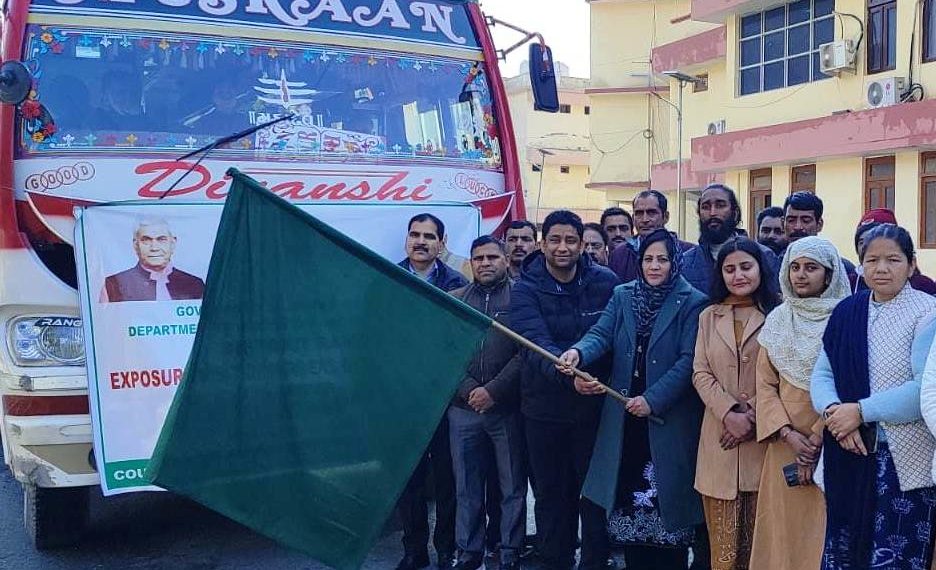 Chairperson DDC Ramban flags off farmers’ exposure tour