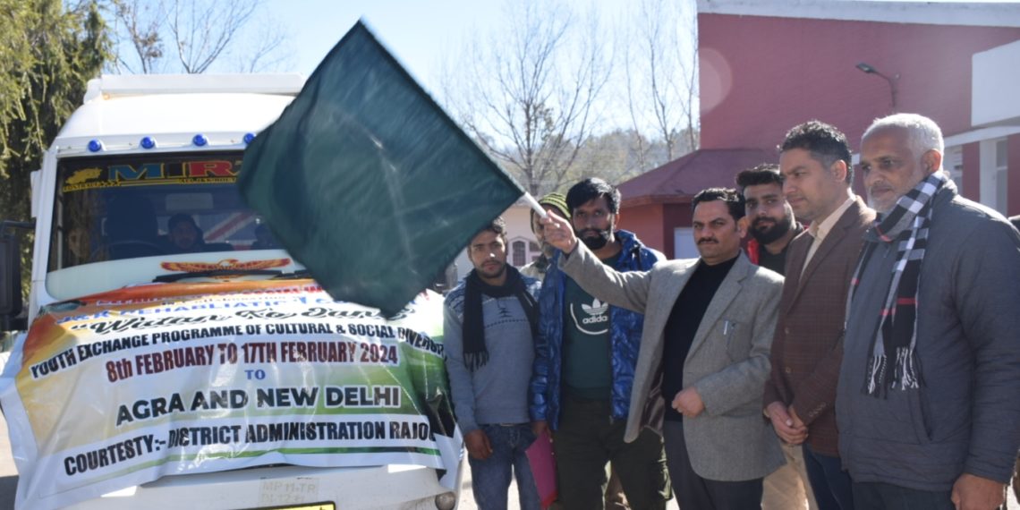 DC Rajouri flags off group of 11 specially abled students for Vatan Ko Jano Tour
