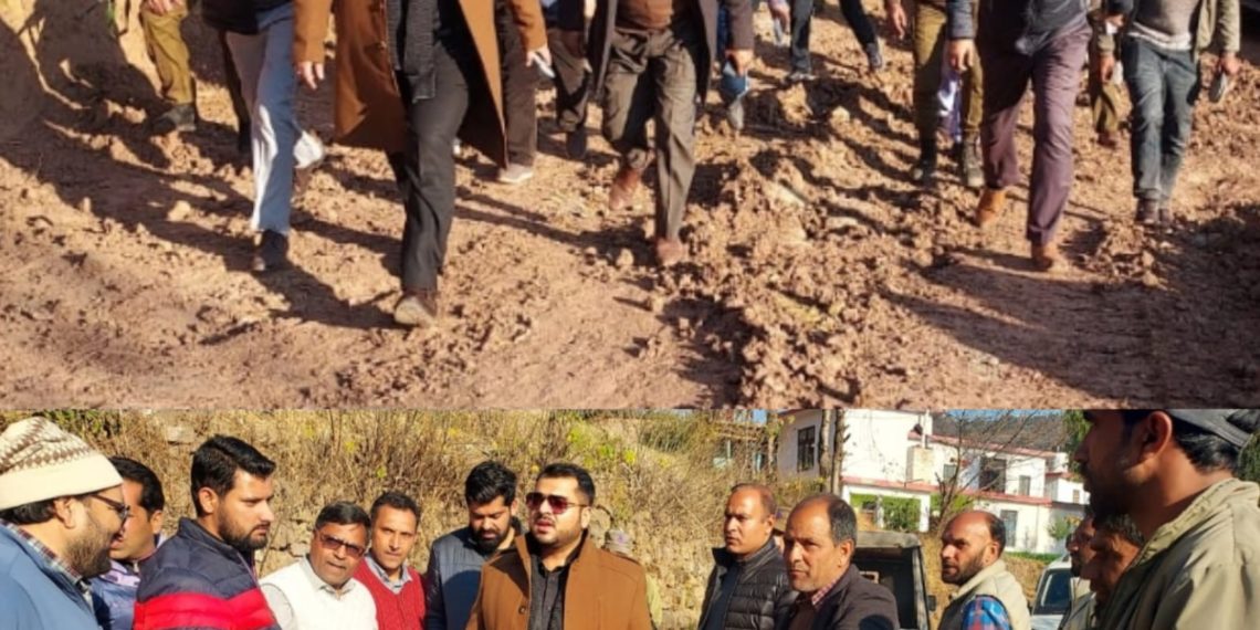 DC Resolves Long-standing PMGSY Road dispute at Village Parat in Tehsil Mendhar