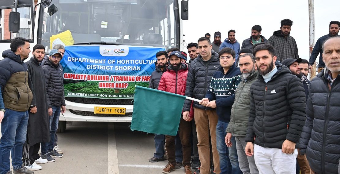 DC Shopian flags-off farmers’ tour for capacity building under HADP