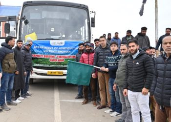 DC Shopian flags-off farmers’ tour for capacity building under HADP