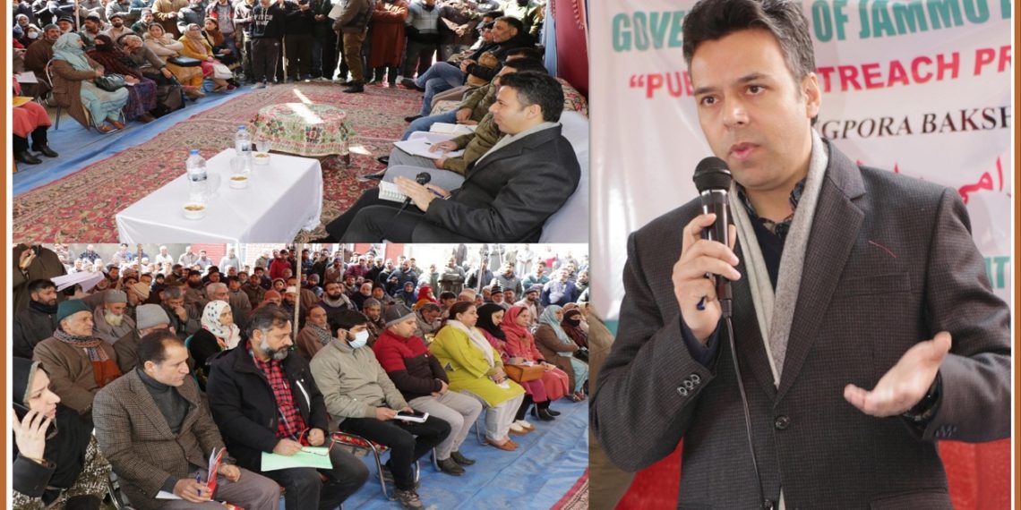 DC Srinagar holds Mega Public Grievance Redressal Camp at Bakshipora-Tengpora Eidgah