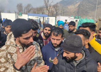 E-bus drivers, conductors protest in Srinagar, allege harassment by passengers