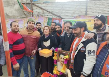 The Bharatiya Janata Party, District Srinagar, solemnly commemorated the death anniversary of Pt. Deendayal Upadhyaya today. An impressive function was organized at the Party District headquarters in Srinagar, where tributes were paid to the esteemed leader.
