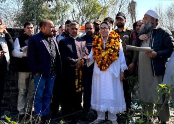 Dr Andrabi inspected Waqf properties at Akhnoor