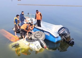 Driver killed after vehicle plunges into Dal Lake Sgr