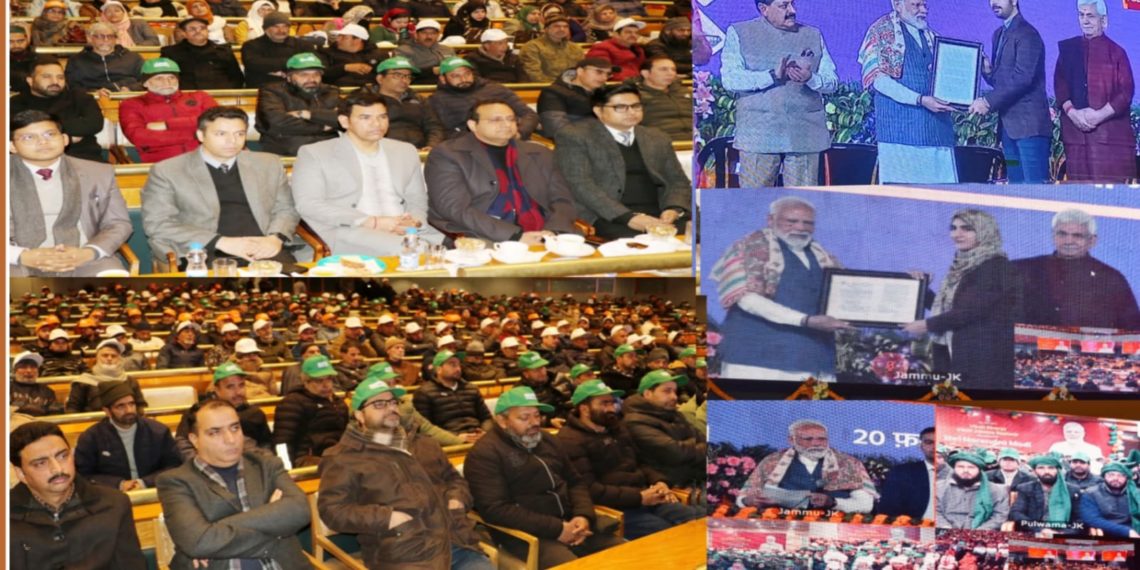 Srinagar Admin Hosts Live Streaming of PM’s Interaction with CSS Beneficiaries