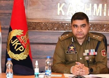 IGP Kashmir promotes 716 officials to their next ranks
