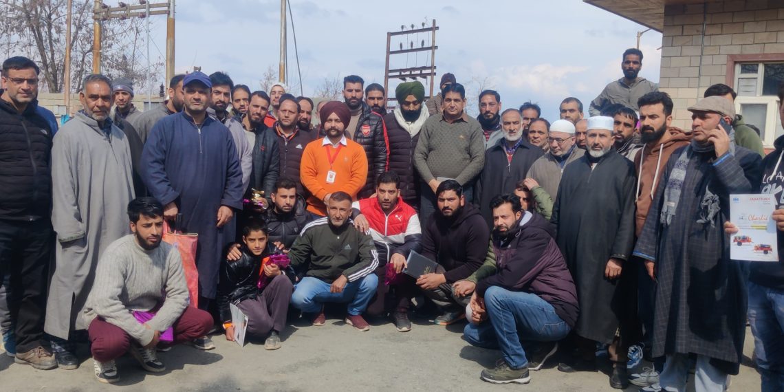 عابد آٹو موبائلز نے جنوبی کشمیر کے پلوامہ ضلع کے لاسی پورہ  میں ایک کسٹمر میٹ کا اہتمام کیا ہے۔