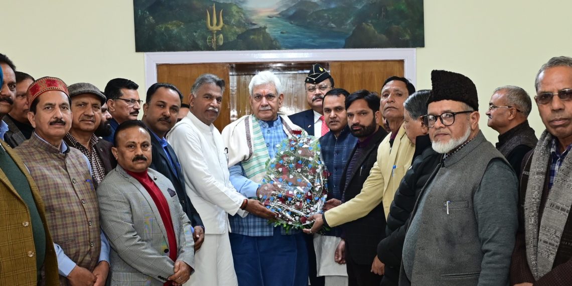 Delegation of ex-MLAs calls on Lt Governor; projects various issues of SC community
