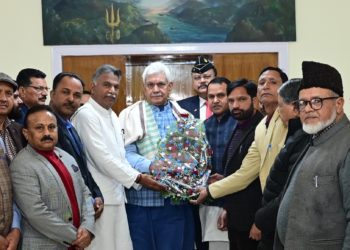 Delegation of ex-MLAs calls on Lt Governor; projects various issues of SC community