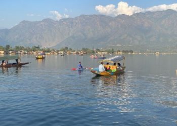 THE SIGNIFICANCE OF DAL LAKE IN THE CLIMATE STORY OF SRINAGAR