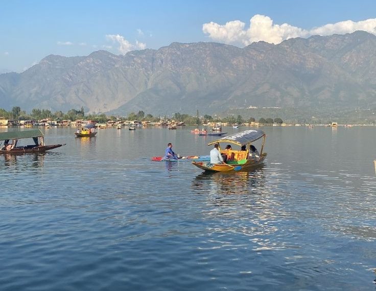 THE SIGNIFICANCE OF DAL LAKE IN THE CLIMATE STORY OF SRINAGAR