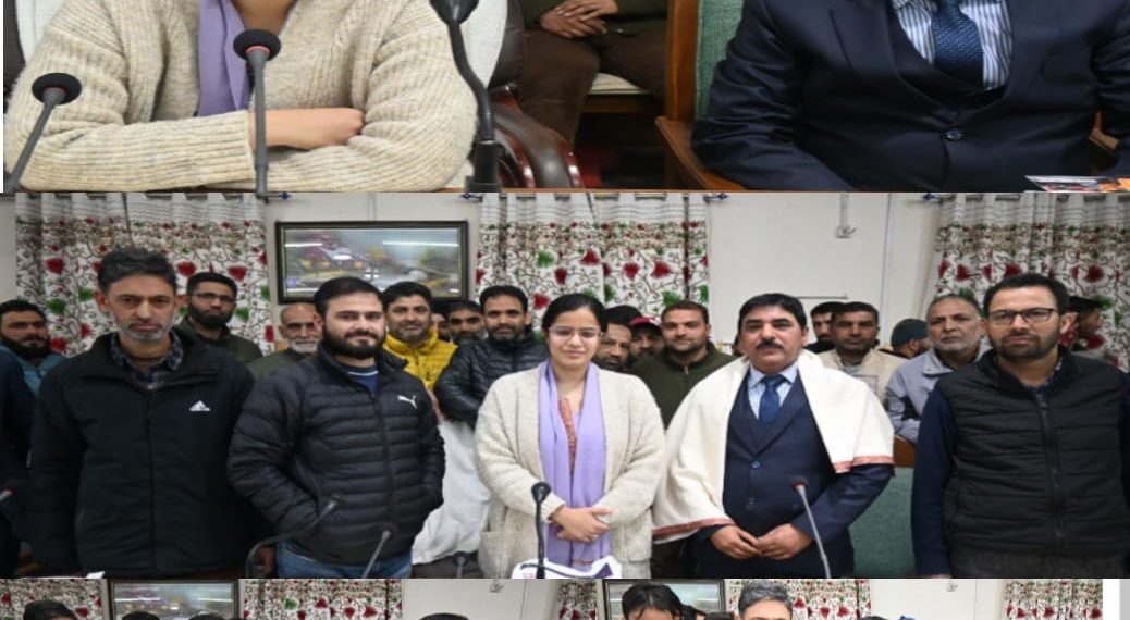 DC Office Kupwara accords warm farewell to retiring Accounts Officer