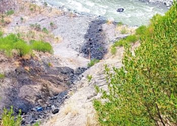 Driver dies after oil tanker falls in deep gorge in Ramban