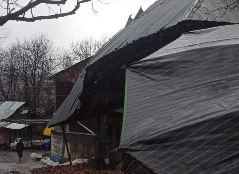 Gusty winds damage several structures in Anantnag’s Verinag