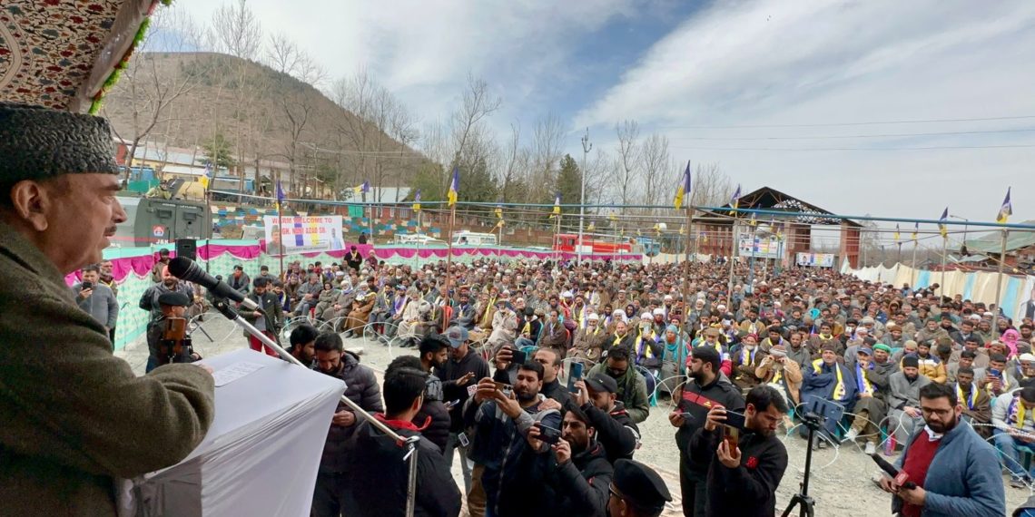 “Massive Turnout Despite Cold: People Rally Behind Ghulam Nabi Azad’s Vision for Development and Honesty”