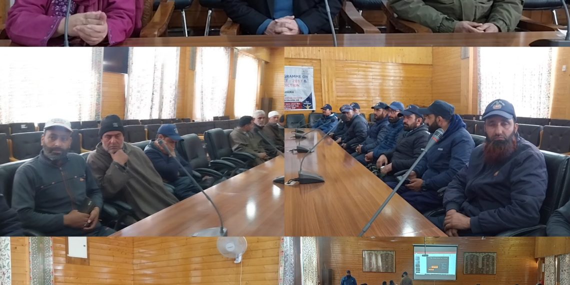 J&K AIDS Control Society In Collaboration with Traffic Department Holds Awareness Program on HIV/AIDS, Drug Addiction in Sumbal