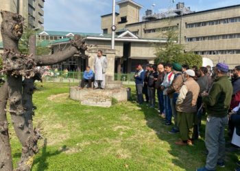 سکمز صورہ میں اشتیاق بیگ کی صدارت تعزیتی میٹنگ منعقد