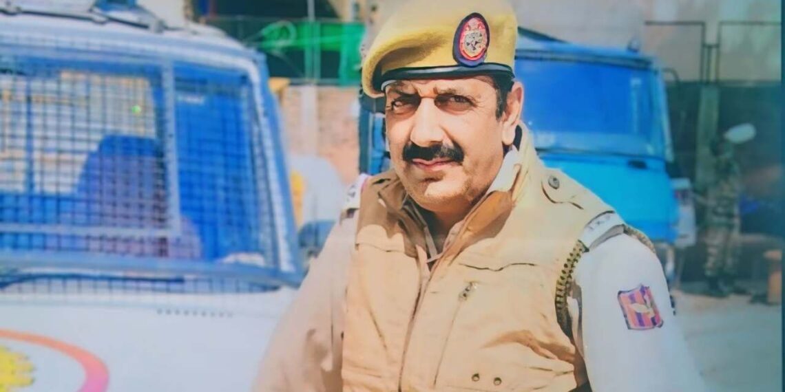 Srinagar Police Officer Collapses, Passes Away