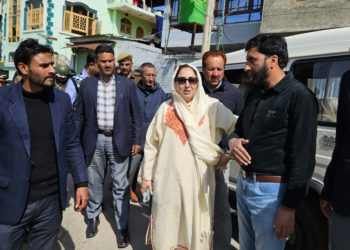  Dr Andrabi visits Barthana in Qamarwari along with revenue team for demarcation of Waqf land