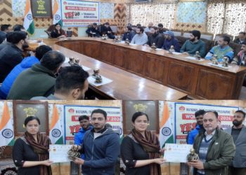 ڈی ڈی سی کپوارہ نے پنچایتوں کو ٹی بی مکت کا درجہ  حاصل کرنے پر مبارکباد دی۔