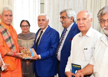 A delegation of prominent Litterateurs and Scholars led by Padma Shri Dr KN Pandita called on Lieutenant Governor Shri Manoj Sinha, at Raj Bhawan today.