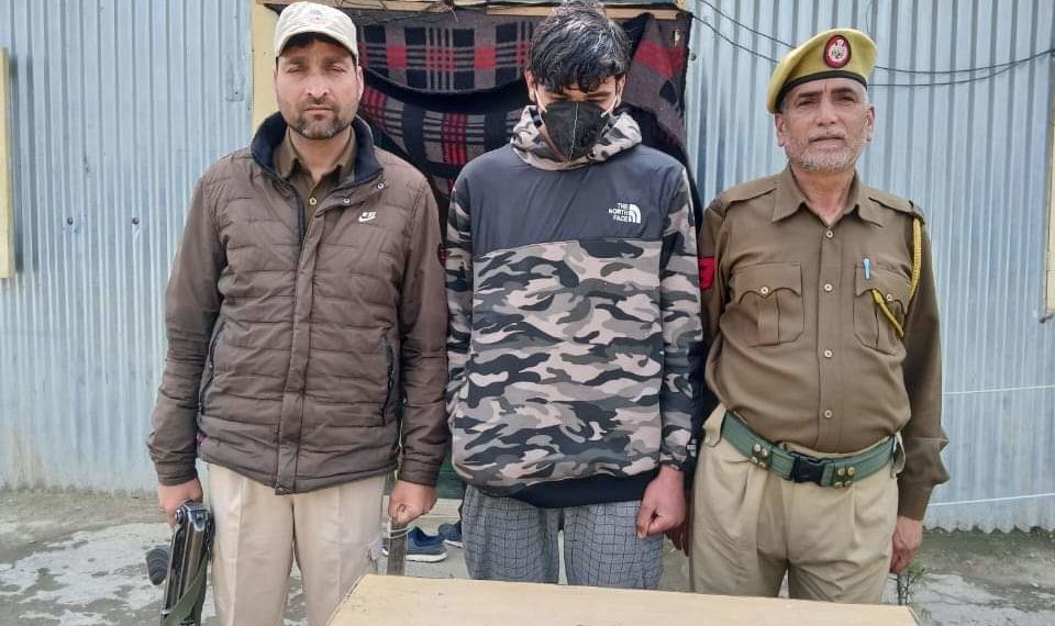 Budgam Police solves theft case and recovers stolen cash, 01 accused arrested