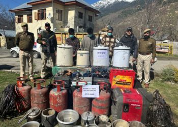 Police busts notorious gang of burglars in Ganderbal; Stolen property worth lacs recovered