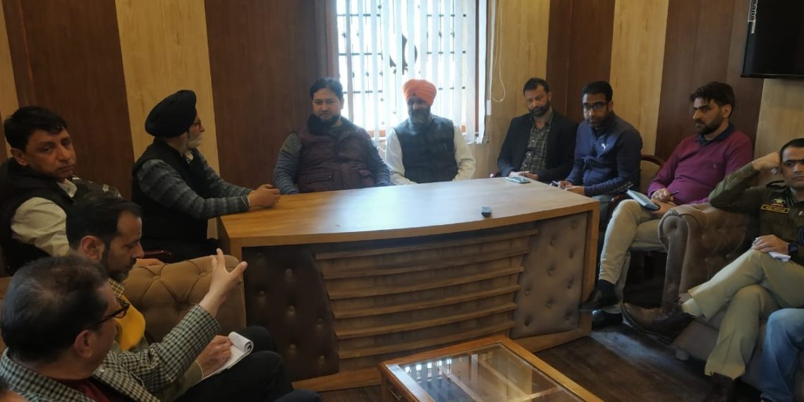 ADC Srinagar reviews Baisakhi arrangements at Chatti Padshahi Gurdwara