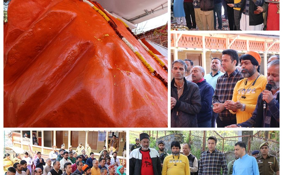 DC visits various areas to reviews Eid arrangements in Shopian