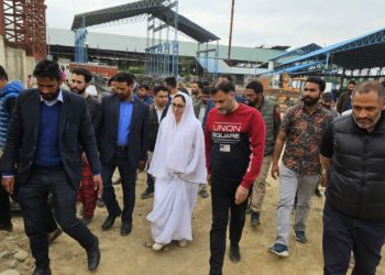 Dr Andrabi visits SIDCO inspirational units at Lassipora & Pulwama